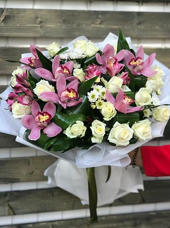 Букет цветов из: Розы и Хризантемы в Карачаевске