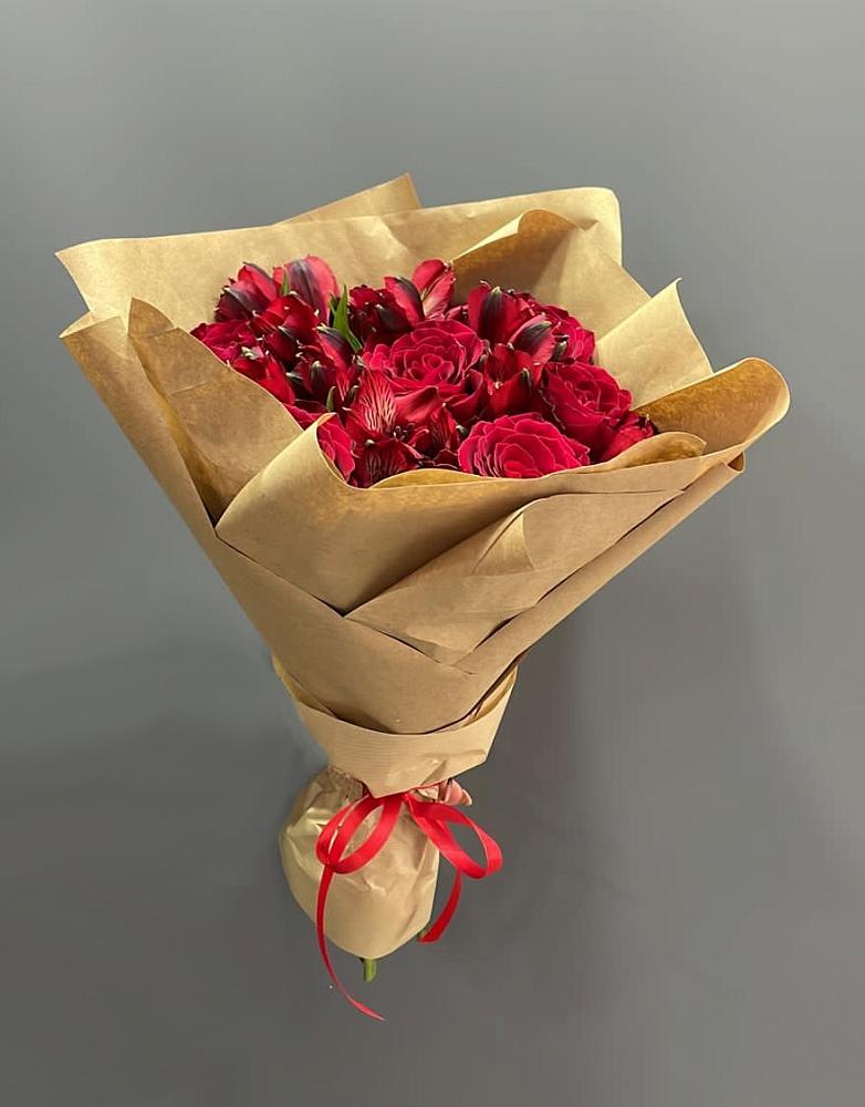 Букет цветов из: Альстромерии и Розы в Карачаевске