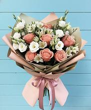 Букет цветов из:  Розы, Альстромерии и Лизиантусы в Карачаевске