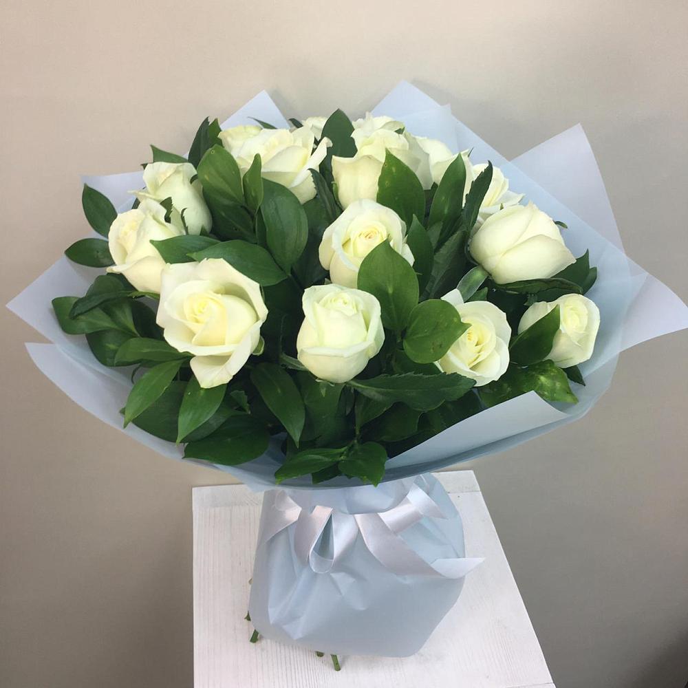 Букет 15 Белых роз Проуд в Карачаевске