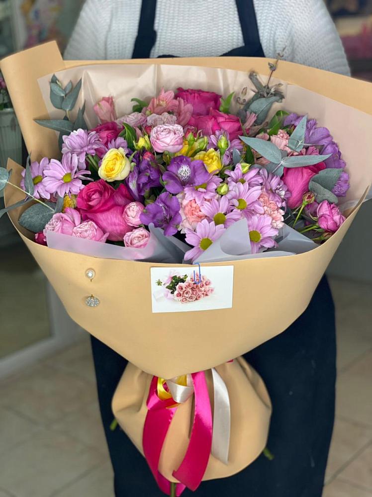 Букет цветов из: Хризантемы, Гвоздики и Альстромерии в Карачаевске