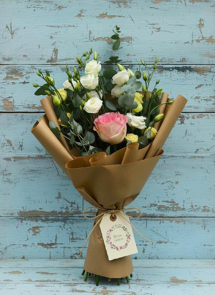 Букет цветов из: Розы и Лизиантусы в Карачаевске