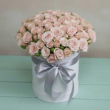 Цветочная композиция из Розы в шляпной коробке в Карачаевске