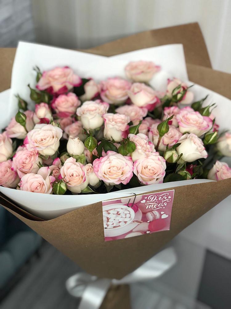 Букет цветов из: Розы в Карачаевске