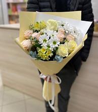 Букет цветов из:  Альстромерии, Розы и Хризантемы в Карачаевске