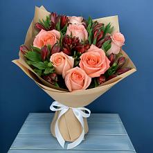 Букет цветов из:  Розы и Альстромерии в Карачаевске