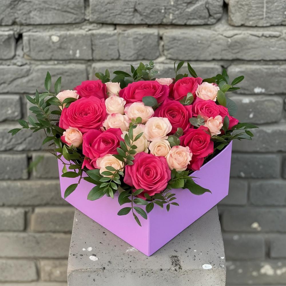 Цветочная композиция из Розы в коробке в Карачаевске