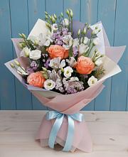 Букет цветов из:  Лизиантусы, Розы, Альстромерии и Гипсофила в Карачаевске
