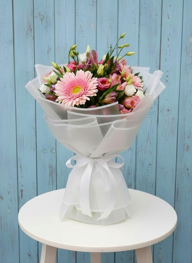 Букет цветов из: Герберы, Альстромерии и Лизиантусы в Карачаевске