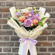 Букет цветов из:  Лизиантусы и Розы в Карачаевске