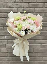 Букет цветов из:  Гвоздики, Розы, Лизиантусы и Хризантемы в Карачаевске