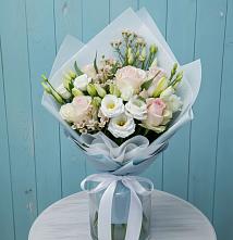 Букет цветов из:  Розы и Лизиантусы в Карачаевске