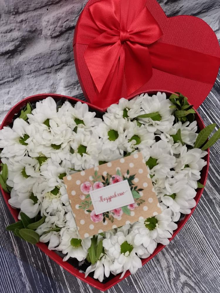 Цветочная композиция из Хризантемы в виде сердца в Карачаевске