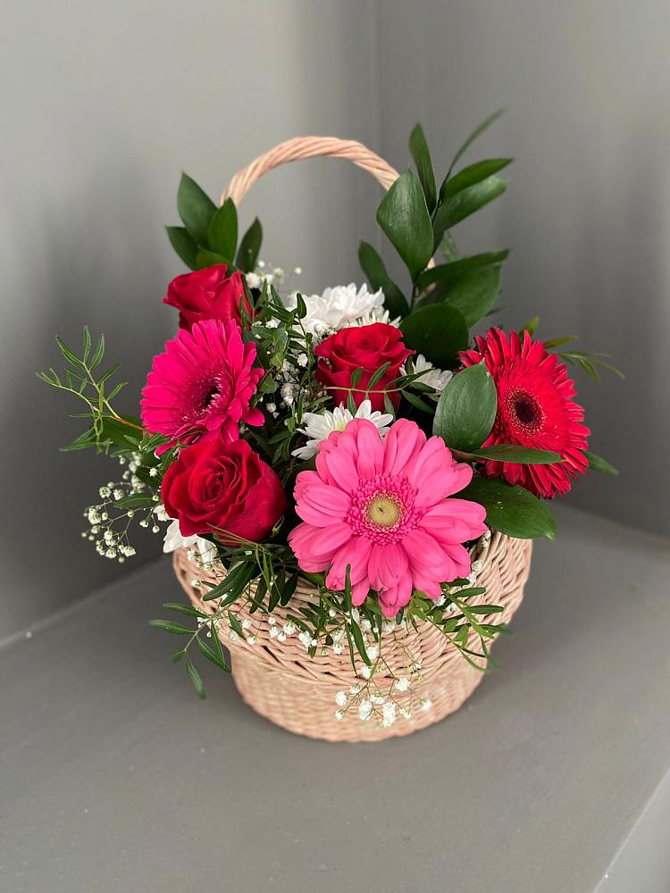 Цветочная композиция из Розы, Хризантемы и Герберы в корзине в Карачаевске