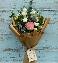 Букет цветов из:  Розы и Лизиантусы в Карачаевске