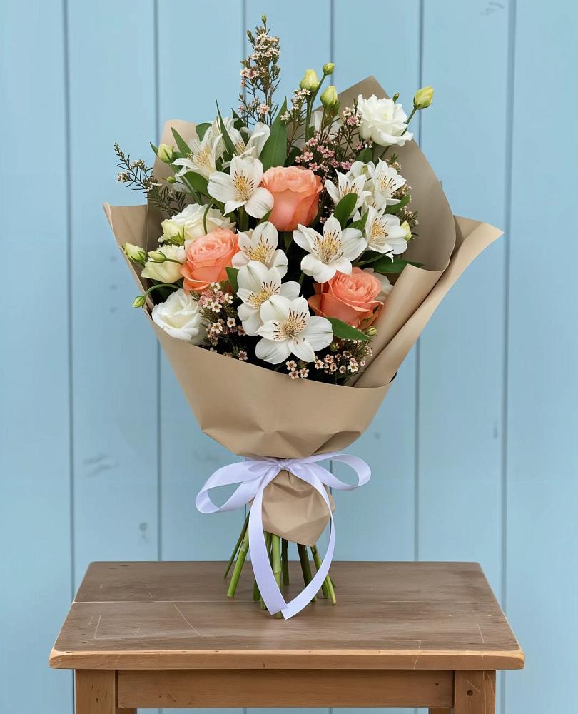 Букет цветов из: Альстромерии, Лизиантусы, Розы и Хризантемы в Карачаевске