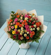 Букет Микс из разноцветных кустовых роз в Карачаевске