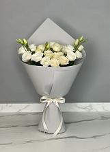 Букет цветов из:  Розы и Лизиантусы в Карачаевске